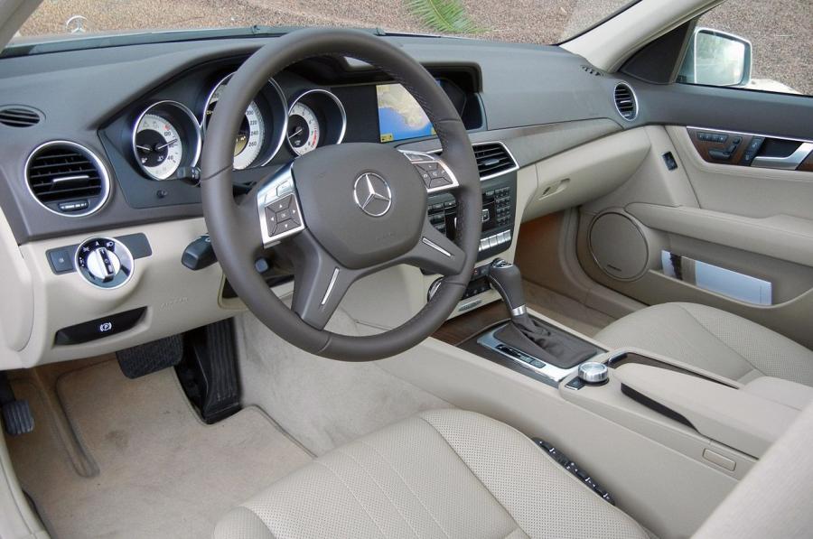 Mercedes-Benz C350 Sedan 2012 года  (фото 30 из 43)